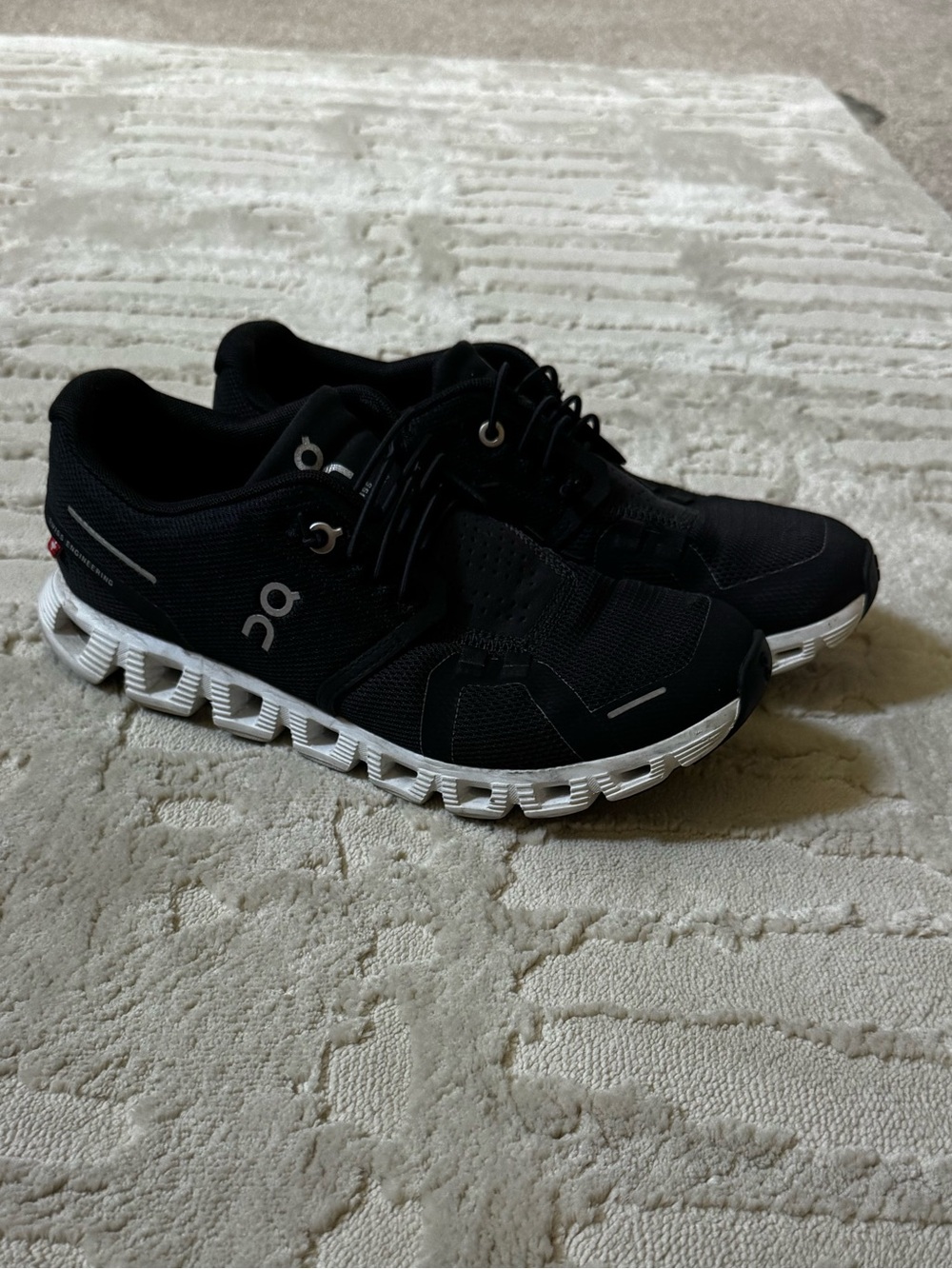 On On Cloud Women’s 7 Running Black and White Athletic Running Shoes
